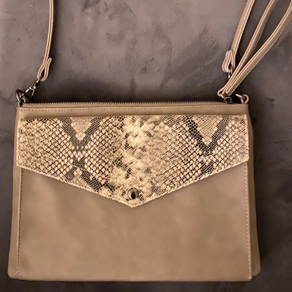Gray crossbody with snake skin print accent